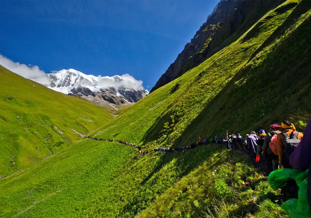 hampta pass trekking