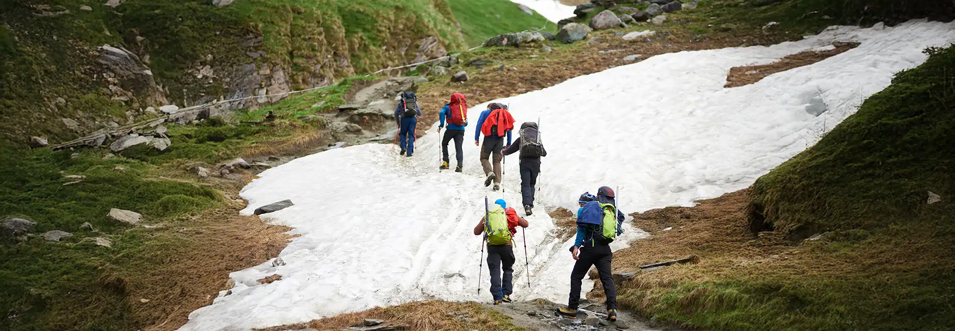 hampta pass trekking