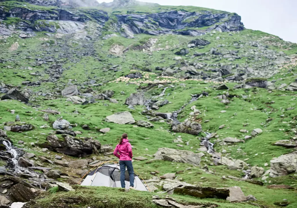 hampta pass trekking